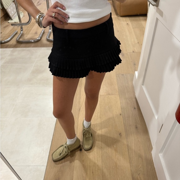NEW WITH TAGS, NEVER WORN Lioness Double Mini Ruffle Skirt! 🖤 - Picture 1 of 4